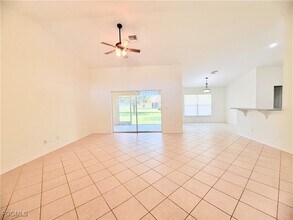 2452 NW 9th St in Cape Coral, FL - Foto de edificio - Building Photo