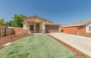 955 Irem Wy in Sacramento, CA - Building Photo