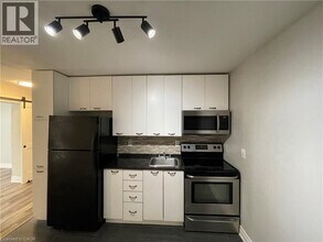 69 E Main St in Welland, ON - Building Photo - Building Photo