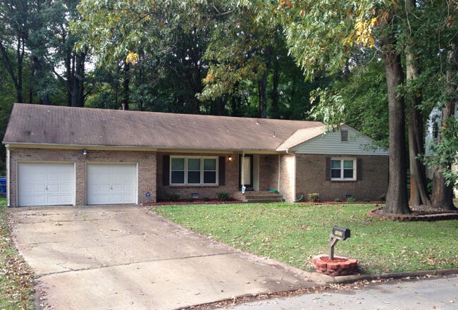 property at 1317 Drexel Cir
