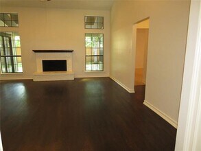 2308 Crestmeadow St in Denton, TX - Building Photo - Building Photo