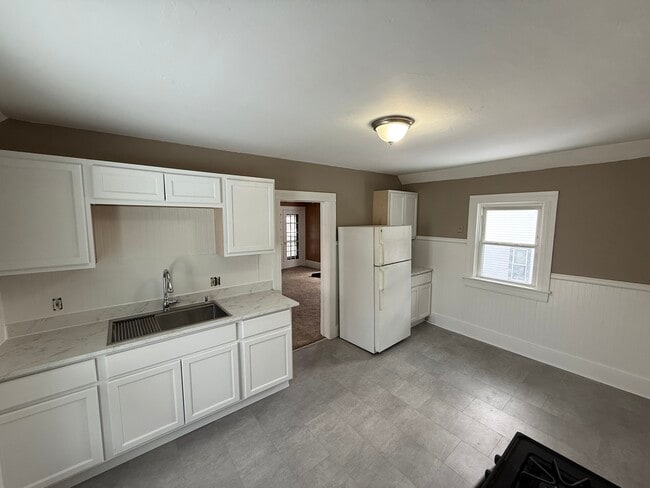 121 N 8th St, Unit 121 N 8th St Upper