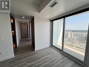 17 Bathurst St in Toronto, ON - Building Photo - Building Photo