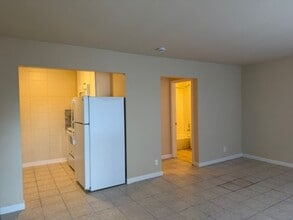 1728 Broadway in Redwood City, CA - Foto de edificio - Building Photo