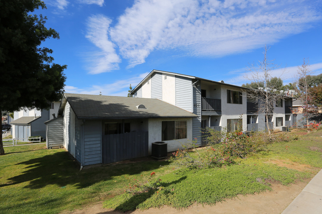 Northwood Garden Apartments in Fallbrook, CA - Building Photo