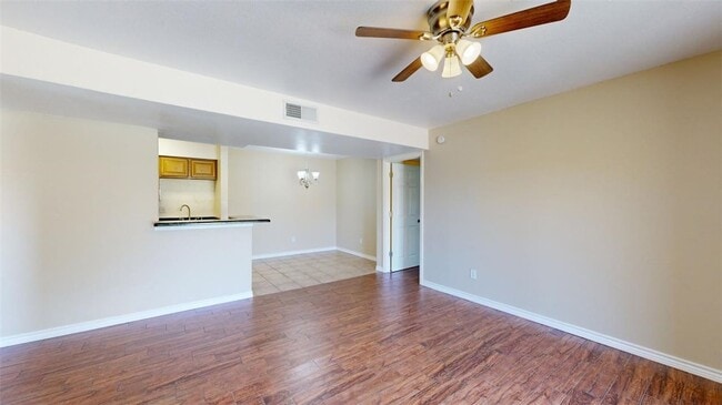 904 University Oaks Blvd in College Station, TX - Foto de edificio - Building Photo