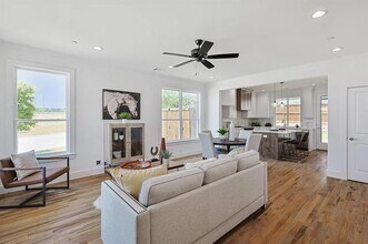 514 Woodside Trl in Waxahachie, TX - Foto de edificio - Building Photo