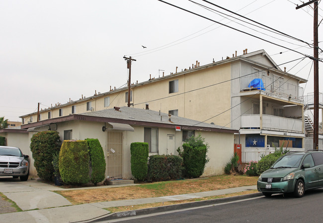 13235 Kornblum Ave in Hawthorne, CA - Foto de edificio - Building Photo