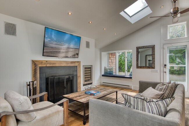 21 Mako Ln in Amagansett, NY - Building Photo - Building Photo
