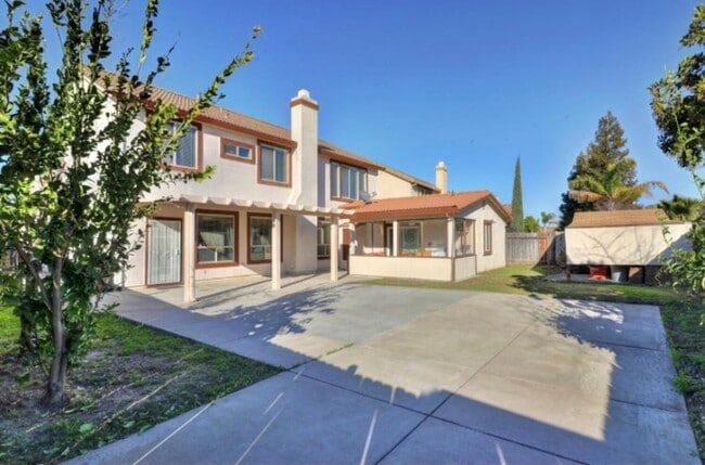 5954 Radmere Dr in Elk Grove, CA - Foto de edificio - Building Photo