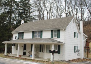 956 Toad Valley Rd in Glen Rock, PA - Building Photo