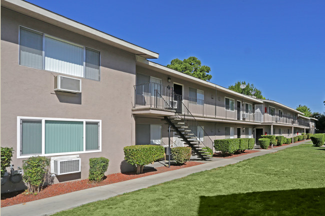 Park Place at Land Park in Sacramento, CA - Foto de edificio - Building Photo