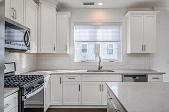 8 Brentwood Cir in Danbury, CT - Building Photo - Building Photo