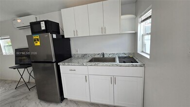 2440 NW 99th St in Miami, FL - Building Photo - Building Photo