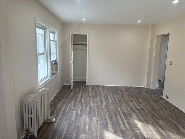 57 Vanderbilt Ave in Floral Park, NY - Building Photo - Building Photo