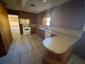 104 N Hancock St in Henrietta, TX - Building Photo - Building Photo