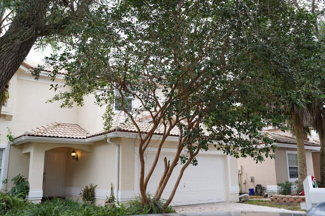 8539 NW 46th Dr in Coral Springs, FL - Foto de edificio - Building Photo