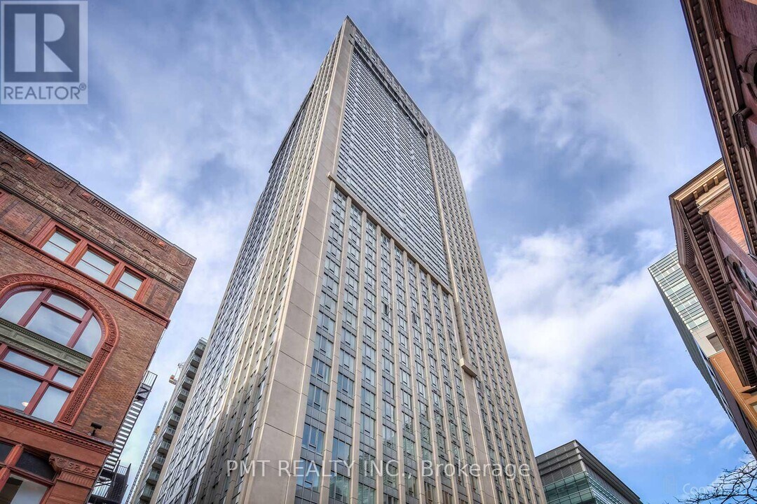210-3210 Victoria St in Toronto, ON - Building Photo