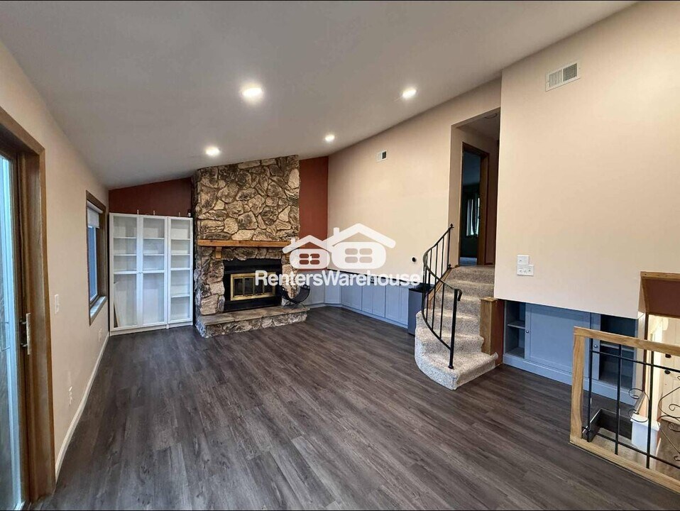 5213 Hiawatha Ln in Minneapolis, MN - Building Photo