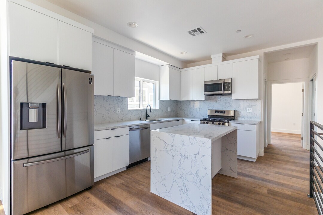 4507 1/4 W 18th St in Los Angeles, CA - Building Photo