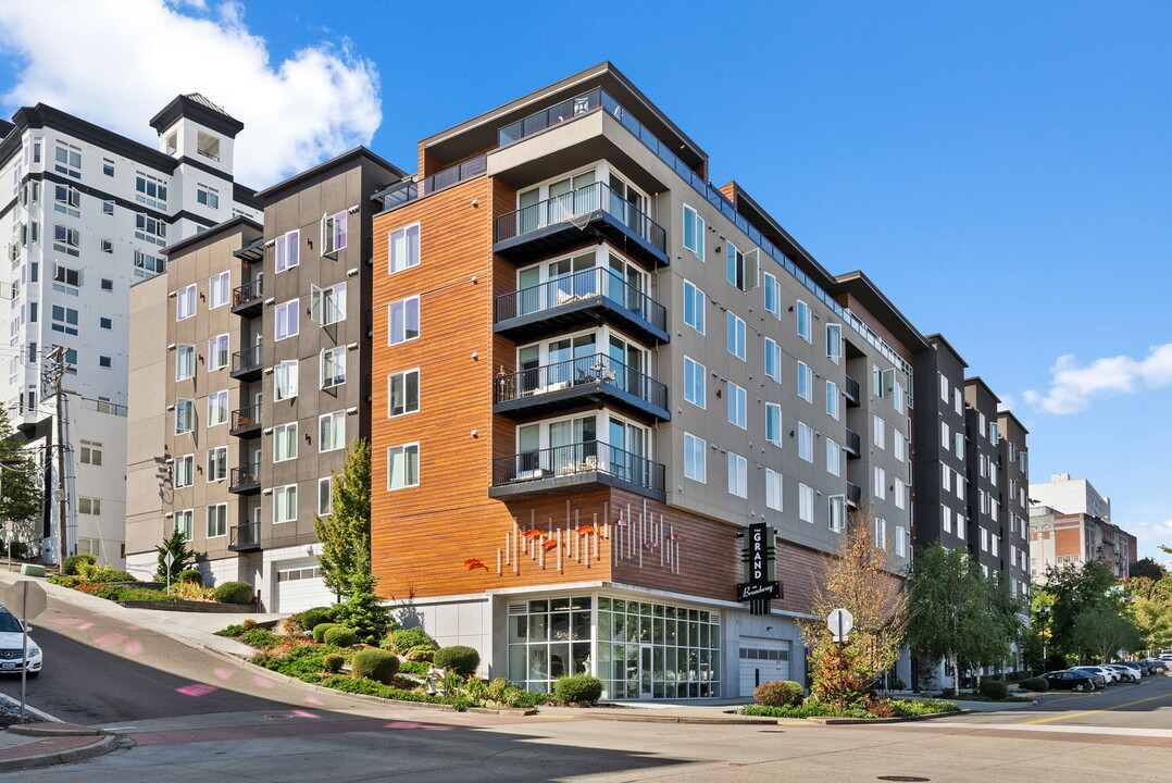 The Grand on Broadway in Tacoma, WA - Foto de edificio