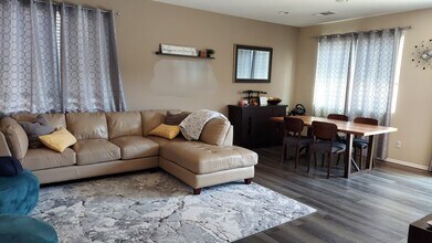 561 Moonlight Dr in San Marcos, CA - Building Photo - Building Photo