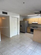 3920 Woodside Dr, Unit 5 in Coral Springs, FL - Building Photo - Building Photo