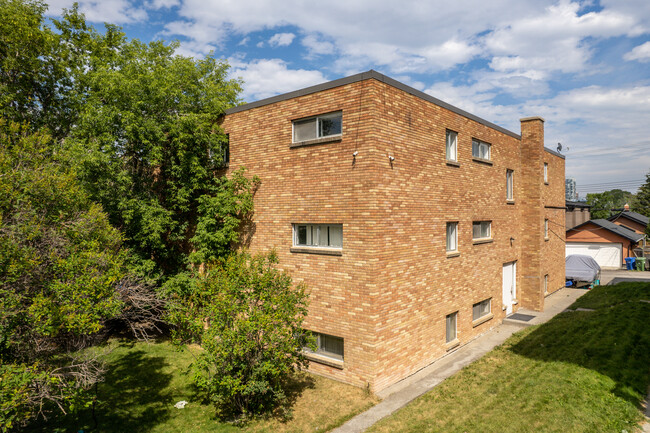 Lydia Manor in Calgary, AB - Building Photo - Building Photo