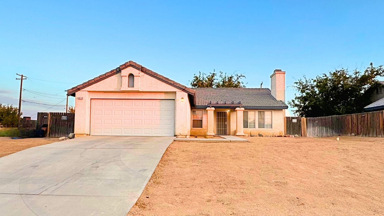 10172 Evelyn Ave in California City, CA - Building Photo