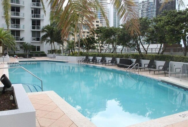 1050 Brickell Ave, Unit 1618 in Miami, FL - Building Photo - Building Photo