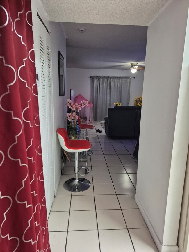 11301 SW 200th St in Miami, FL - Building Photo - Building Photo