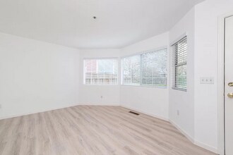 924 E Cotati Ave in Cotati, CA - Foto de edificio - Building Photo