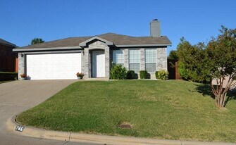 766 Deauville Cir E in Fort Worth, TX - Building Photo