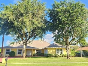 2099 Greenview Cove Dr in Wellington, FL - Building Photo - Building Photo
