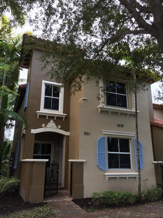 2888 Hidden Hills Rd-Unit -901 in Royal Palm Beach, FL - Building Photo
