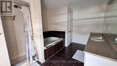 8859 Dogwood Cres in Niagara Falls, ON - Building Photo - Building Photo