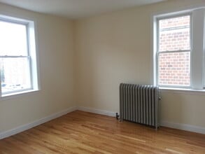 318 Saint Paul St, Unit 5 in Brookline, MA - Building Photo - Building Photo