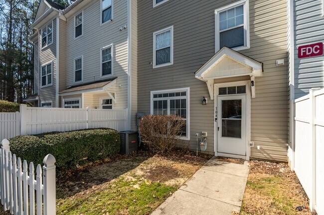 8631 Neuse Club Ln in Raleigh, NC - Foto de edificio - Building Photo