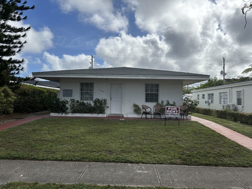 1948 NE 172nd St, Unit 4 in North Miami Beach, FL - Building Photo