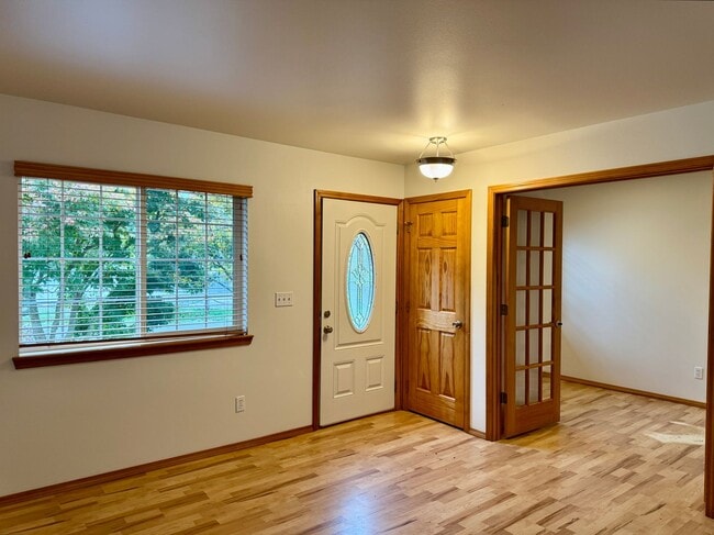 37404 Bay St NE in Hansville, WA - Building Photo - Building Photo