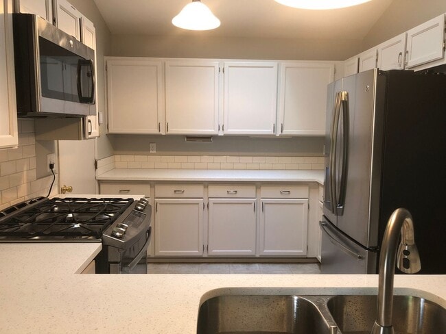 22945 NE 24th Pl in Sammamish, WA - Building Photo - Building Photo