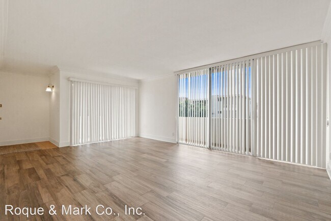 1319 Berkeley St in Santa Monica, CA - Foto de edificio - Building Photo