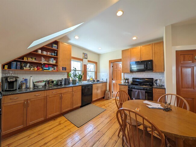 48 Orchard St, Unit 3 in Medford, MA - Building Photo - Building Photo