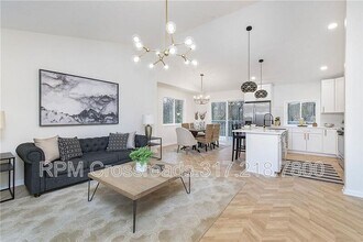 4539 Berkshire Rd in Indianapolis, IN - Foto de edificio - Building Photo