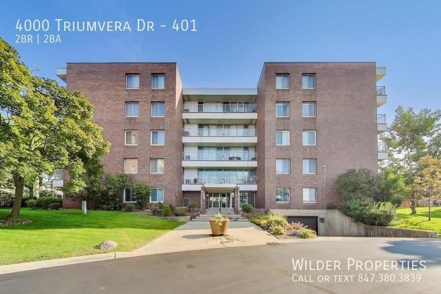 4000 Triumvera Dr in Glenview, IL - Building Photo