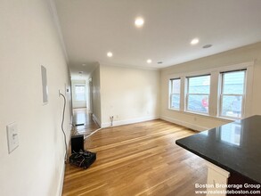 15 Sunset St, Unit 2 in Boston, MA - Building Photo - Building Photo