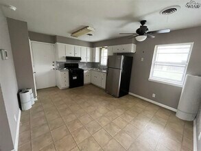 4704 N Shore Dr in Wichita Falls, TX - Building Photo - Building Photo