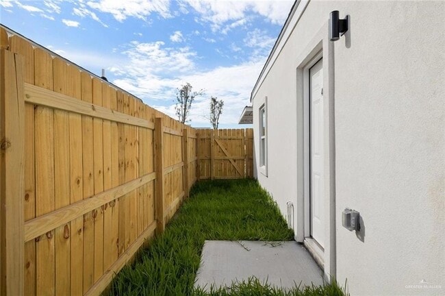 3409 Fuerte Ave, Unit 2 in McAllen, TX - Building Photo - Building Photo