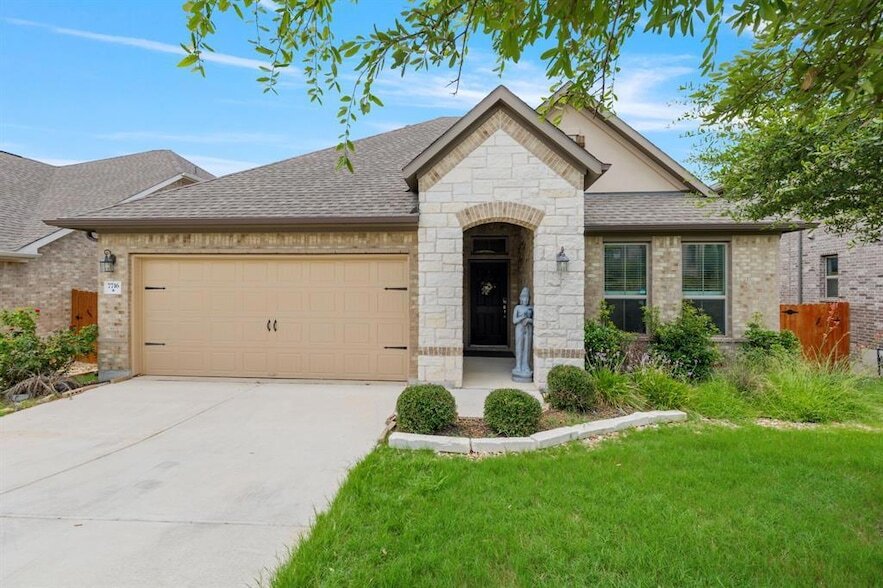 7716 Pace Ravine Dr in Lago Vista, TX - Building Photo