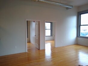 19-21-21 Hedley Ave in Central Falls, RI - Building Photo - Building Photo